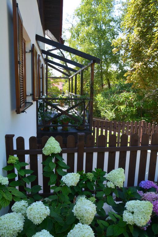 House With A Garden Ferienhaus *